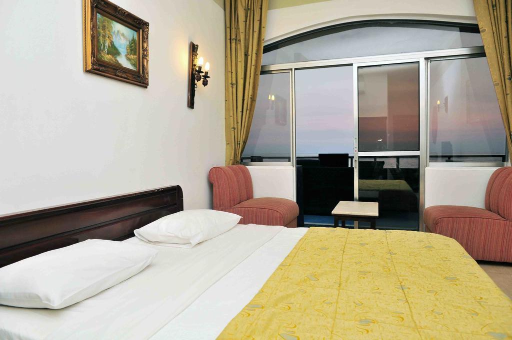 Arcada Marina Hotel Jounieh Zimmer foto